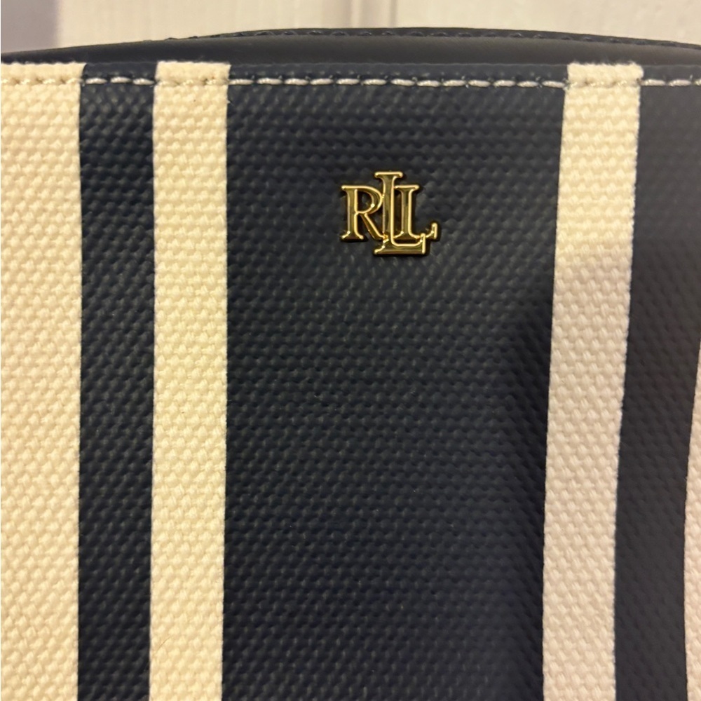 Sleek Stylish LAUREN RALPH LAUREN Hayes Medium Leather Crossbody Navy Blue - Picture 4 of 14